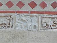 Lyon, Abbaye d'Ainay, Clocher-Porche, Plaques sculptees, Hommes